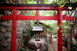 庭園内神社